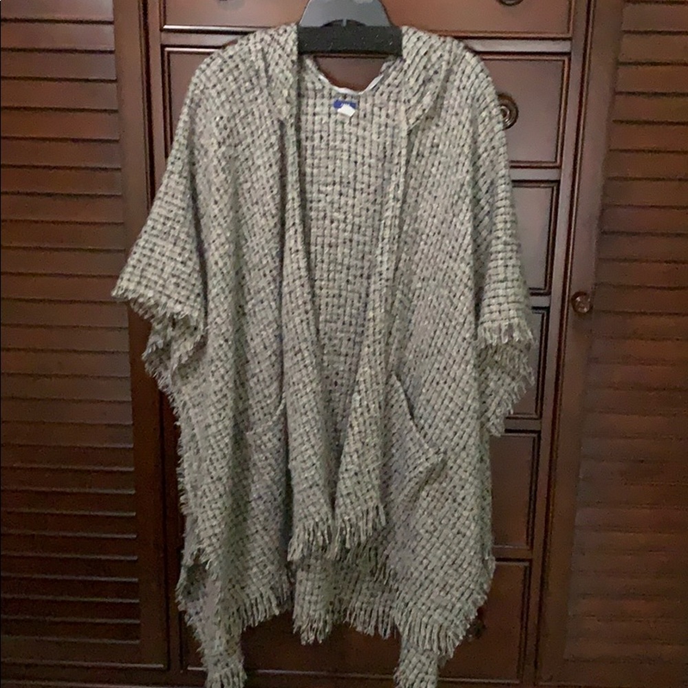 Hooded Poncho - Picture 1 of 5